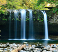 Mysteriously broken reduction operation on parallel streams in Java (explained)